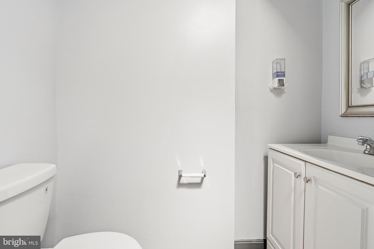 2732 Baker Street photo 15