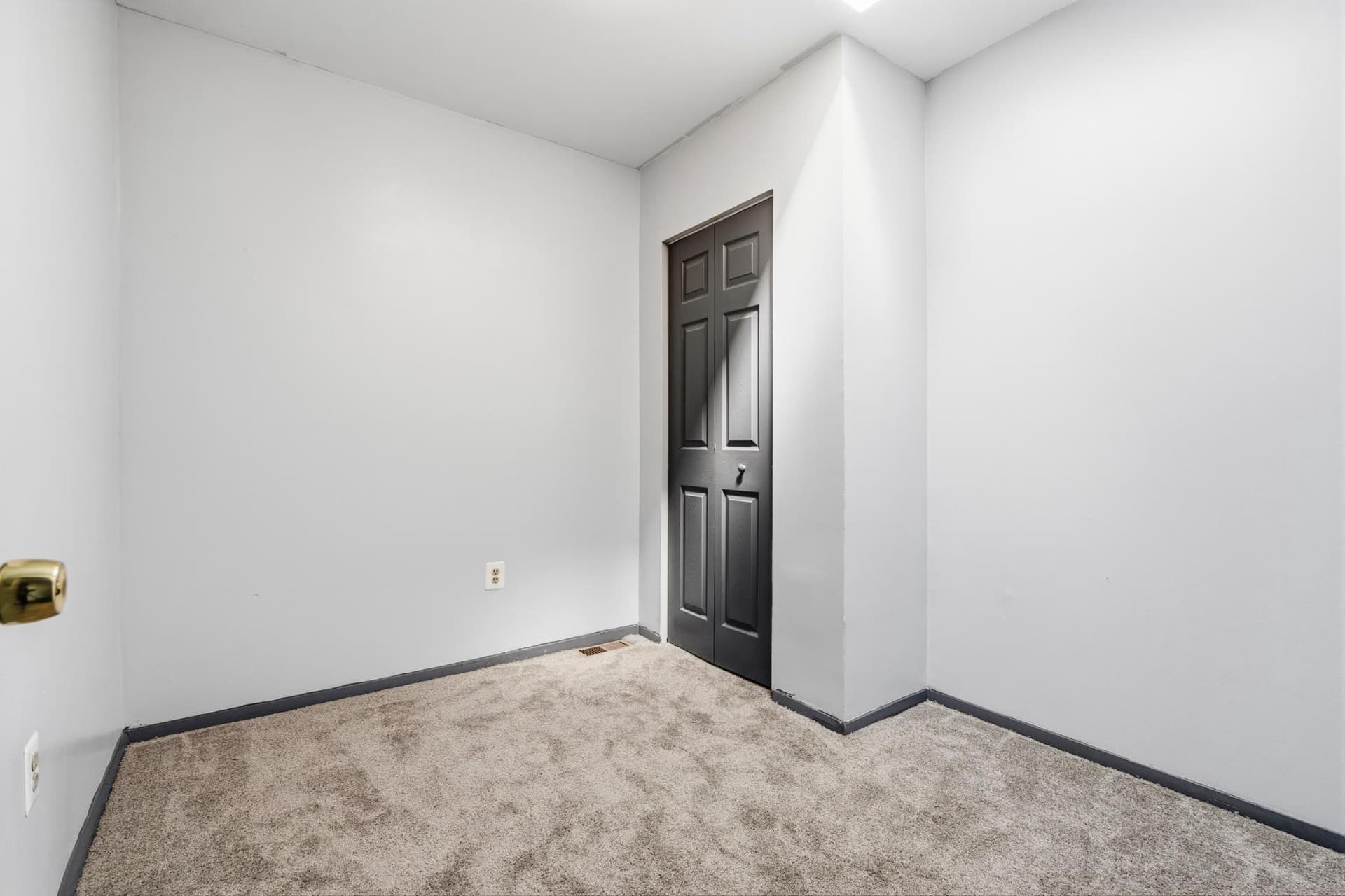 2732 Baker Street photo 16