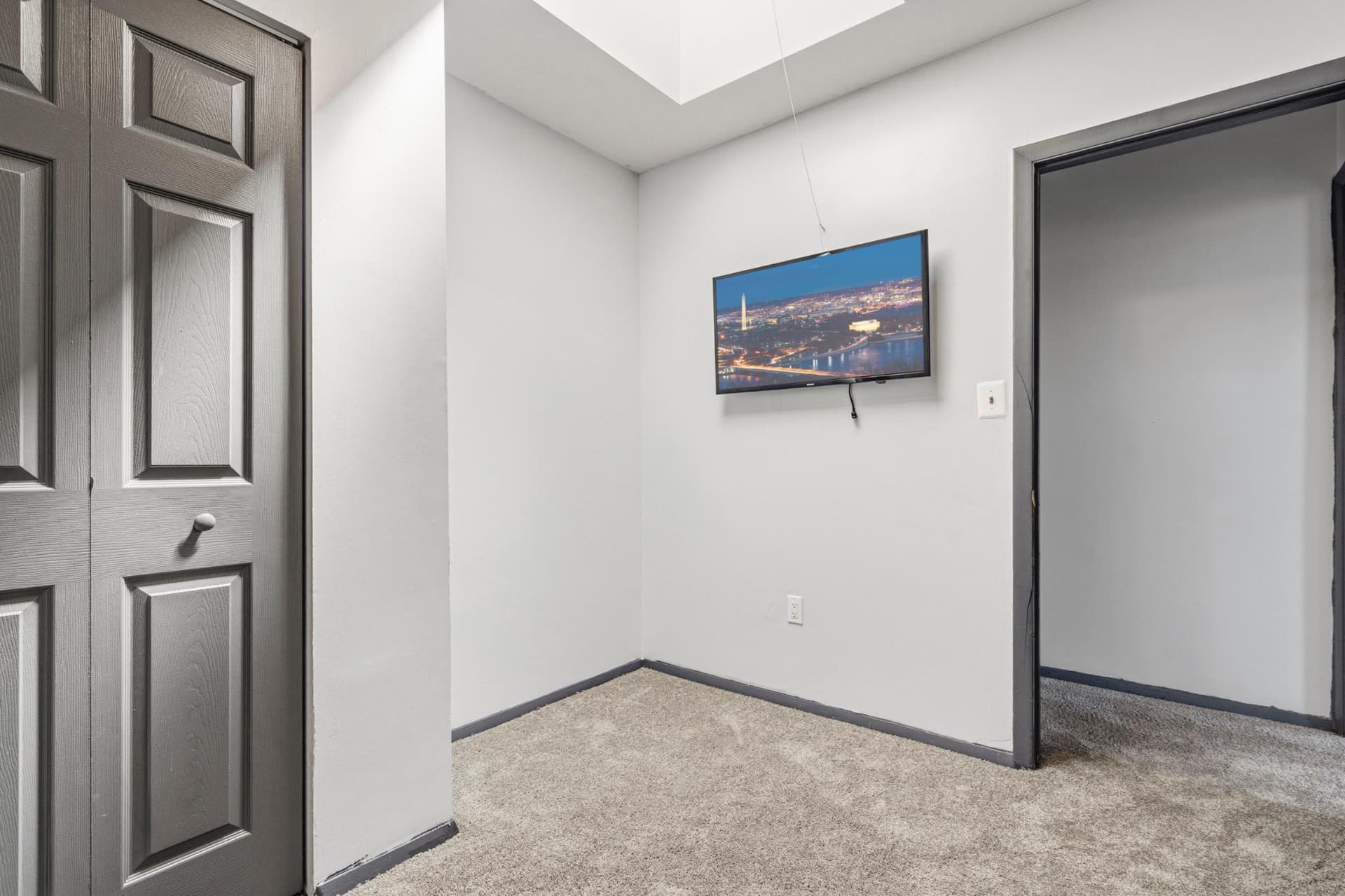 2732 Baker Street photo 17
