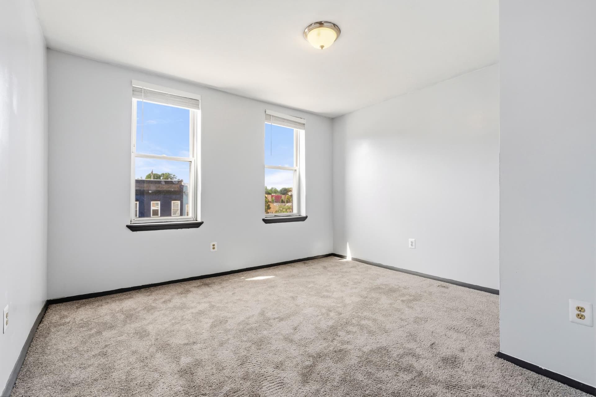 2732 Baker Street photo 18