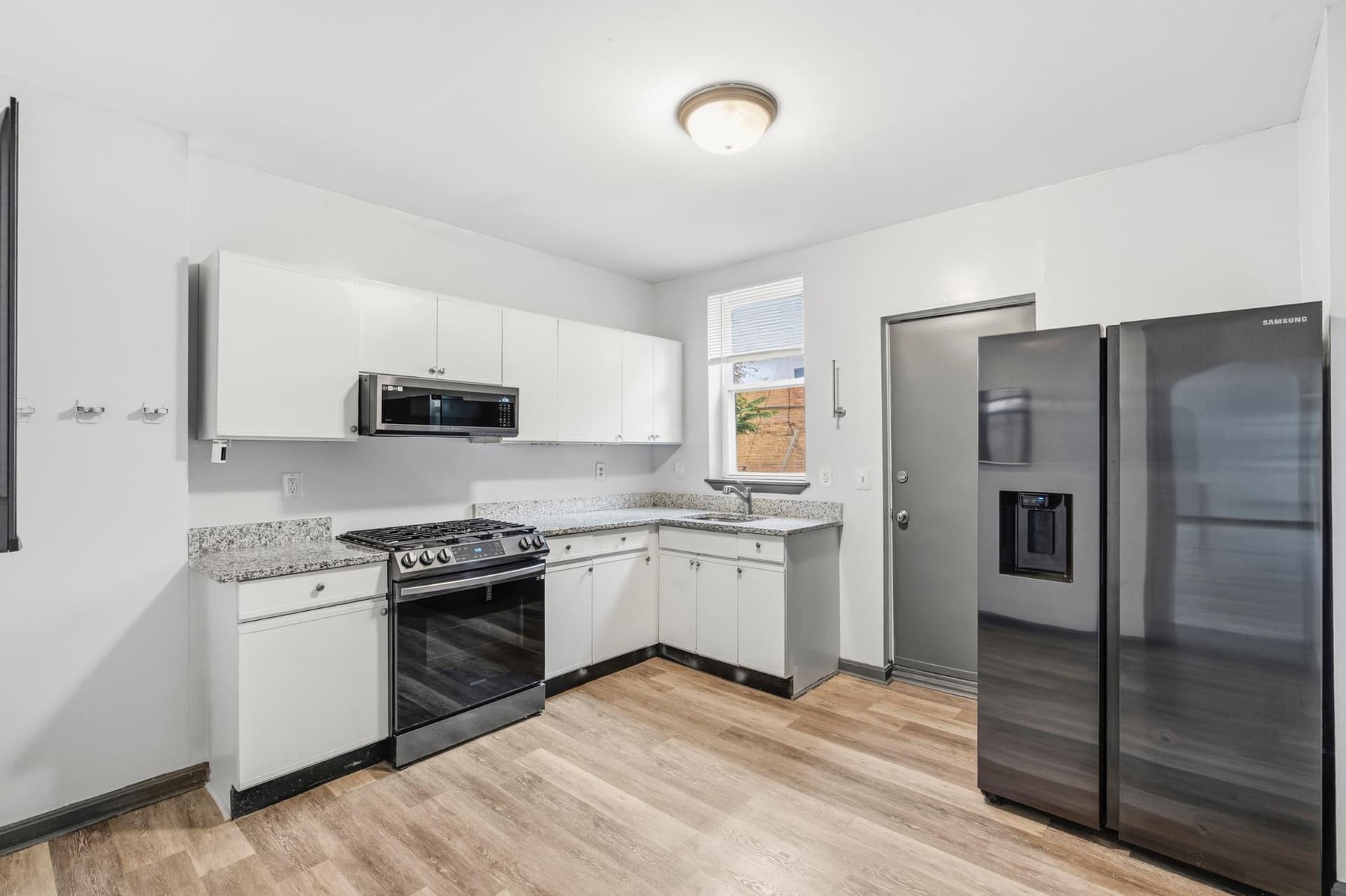 2732 Baker Street photo 8