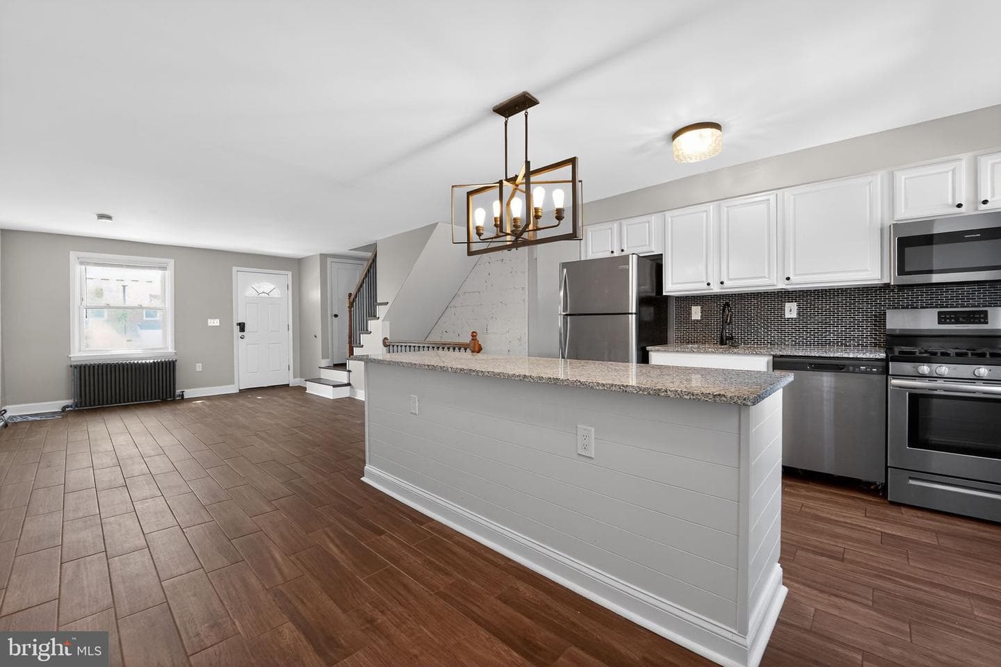 1018 W 43rd Street photo 5