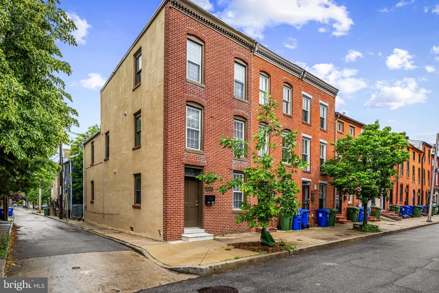 1123 Hollins St