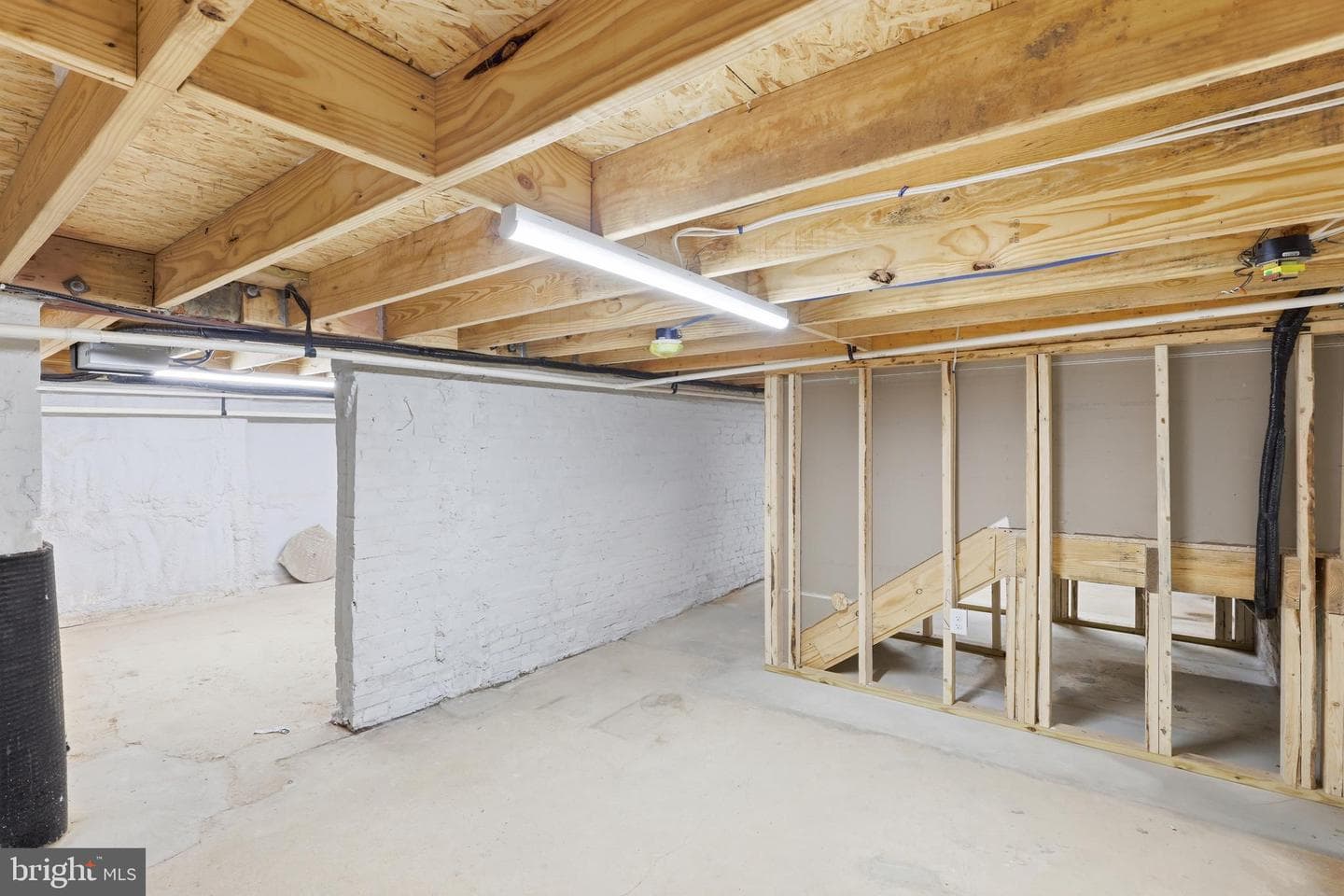 710 Mura Street photo 38