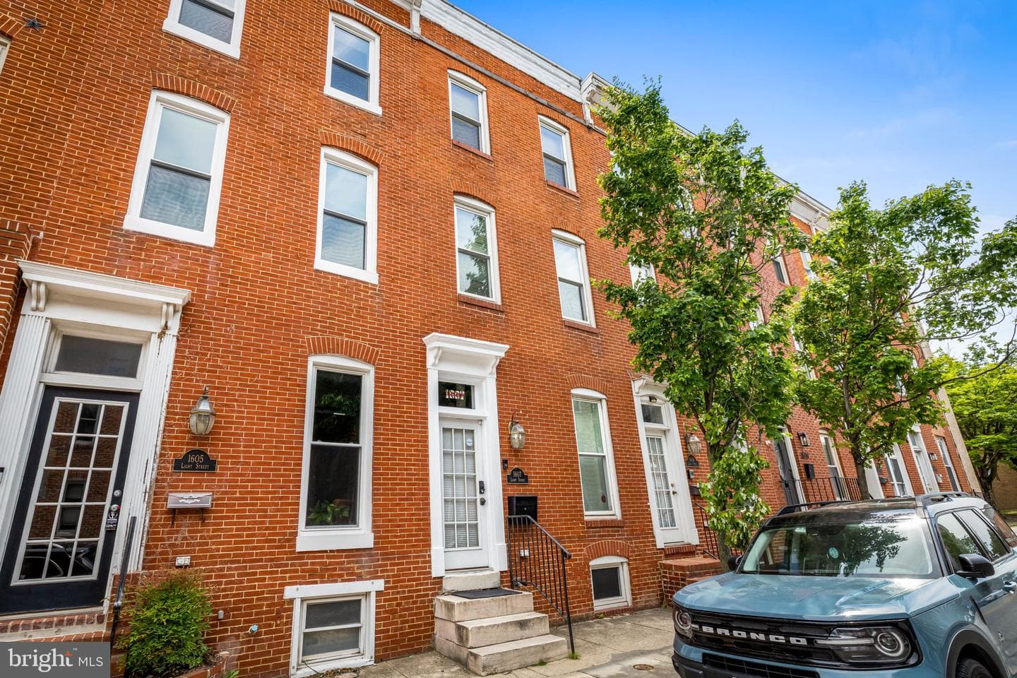 1607 Light Street photo 2