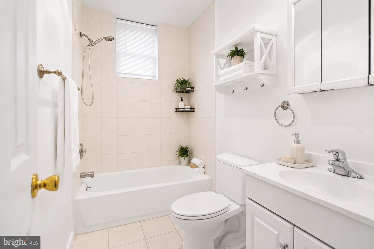 3915 Falls Road photo 14