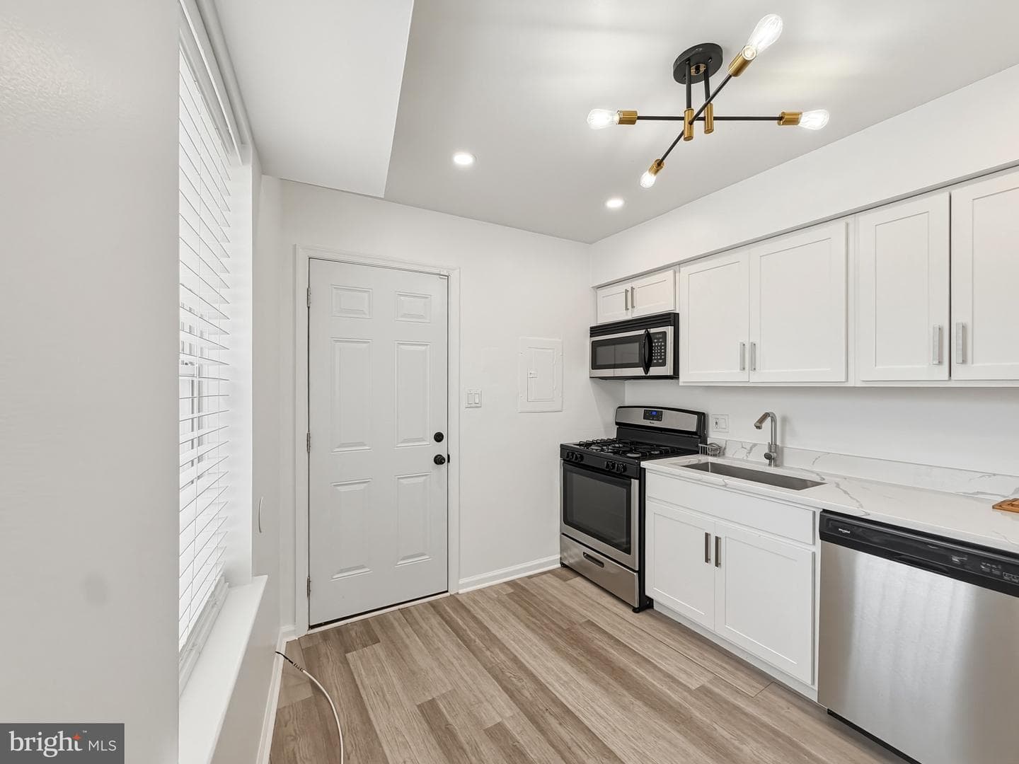 916 Bevan Street photo 6