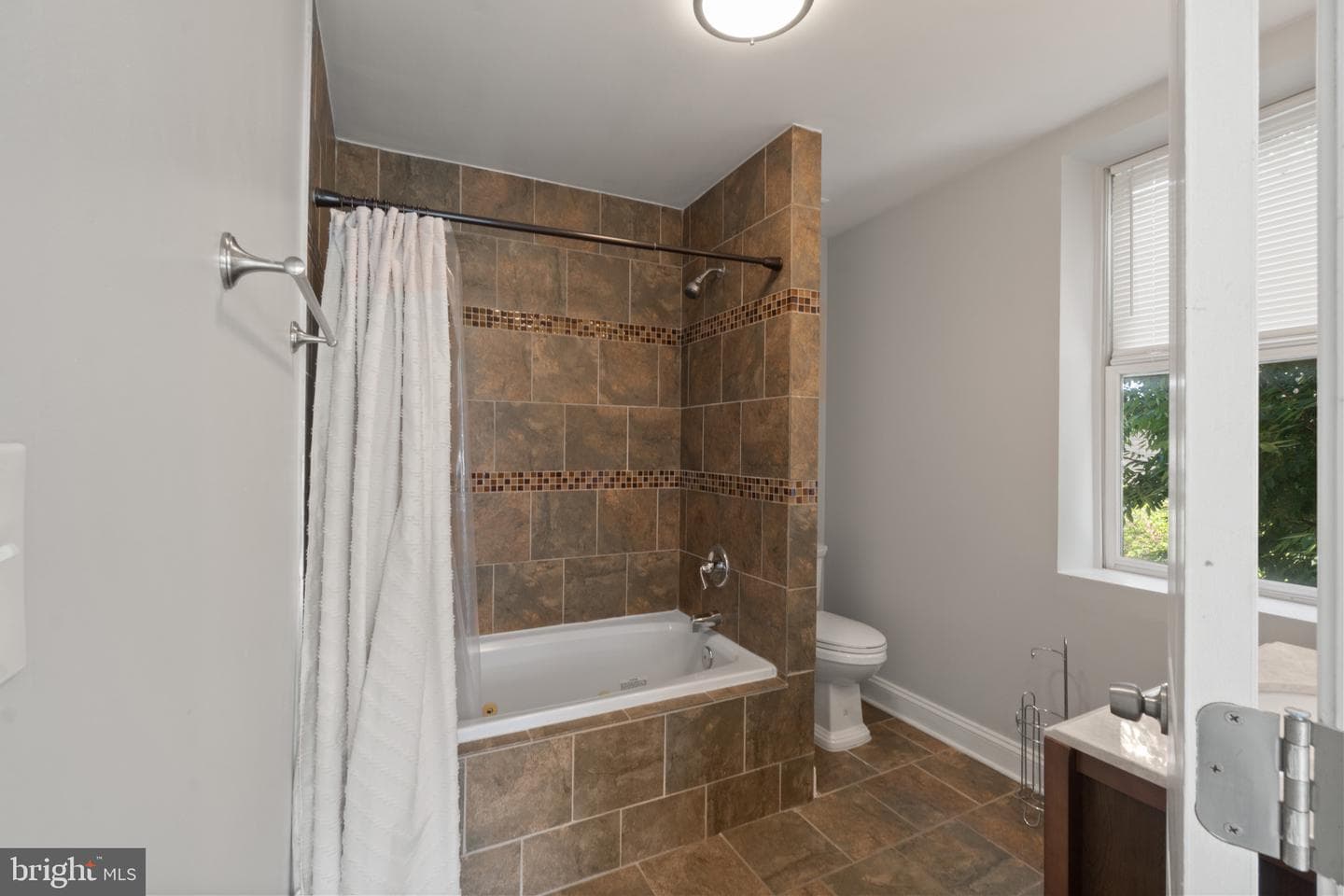 101 East Avenue photo 26
