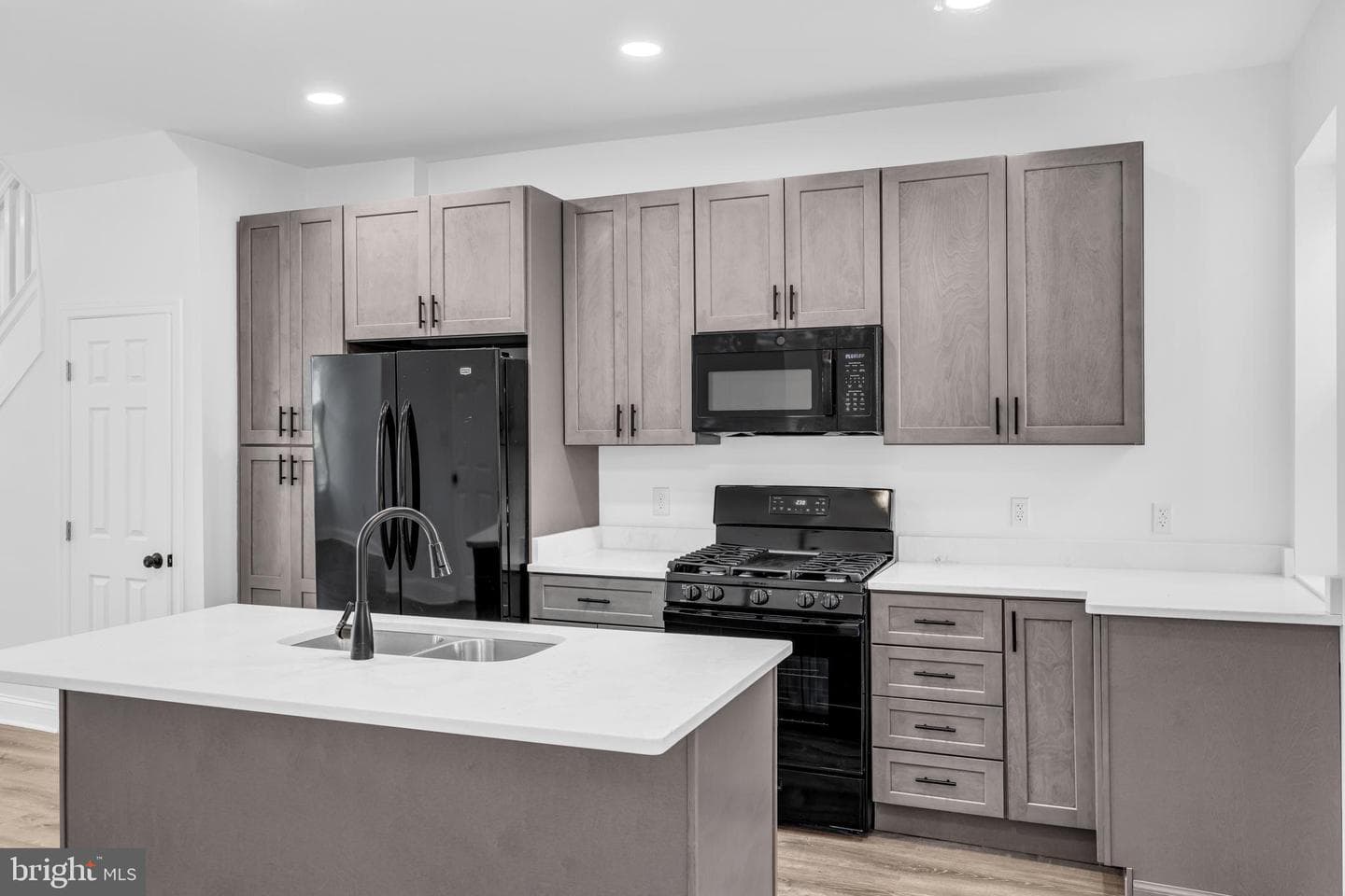 1077 Ellicott Dr photo 4