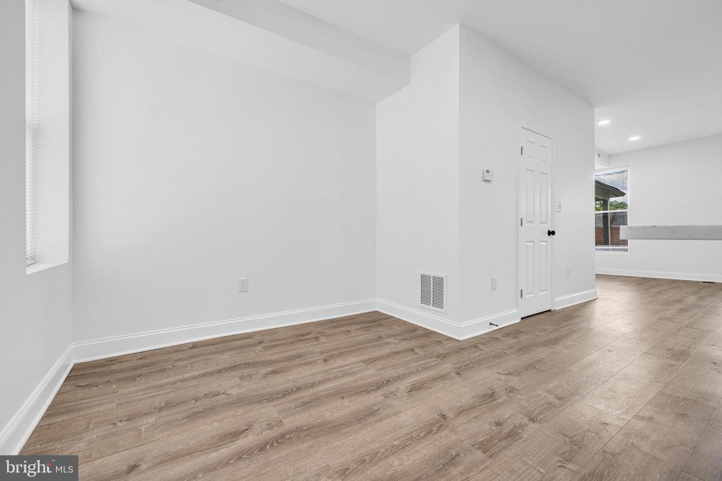 1077 Ellicott Dr photo 9