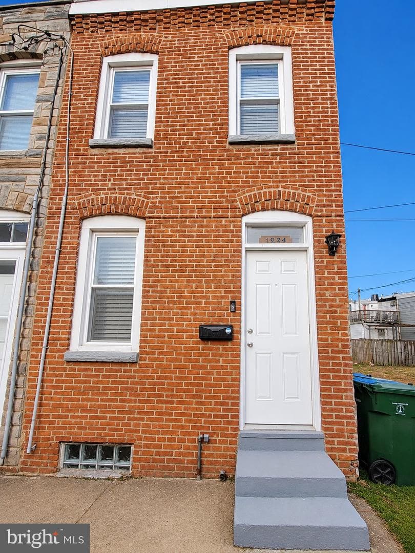 1834 Westphal Place photo 23