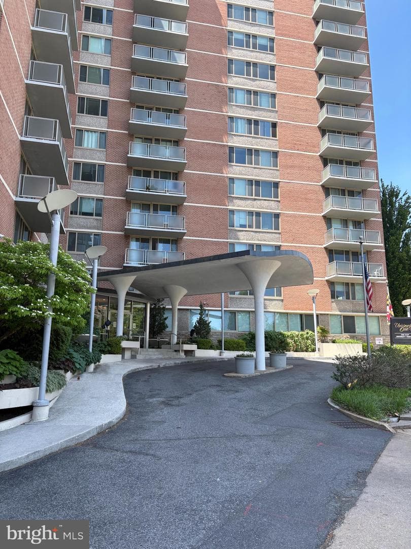 1 E University Parkway #1302 photo 2