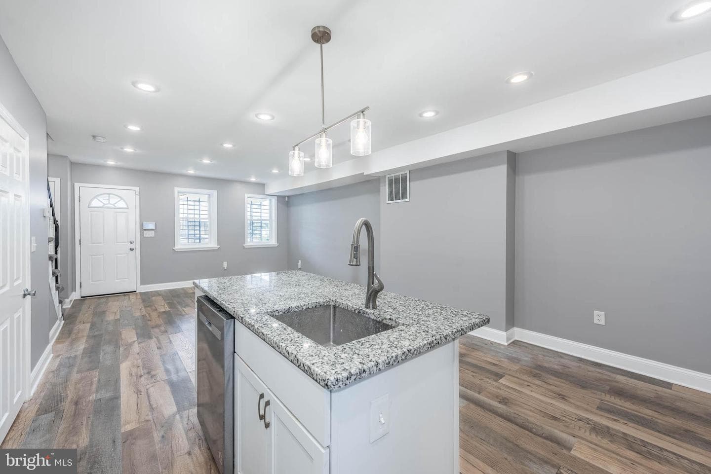 4921 Edgemere Avenue photo 8