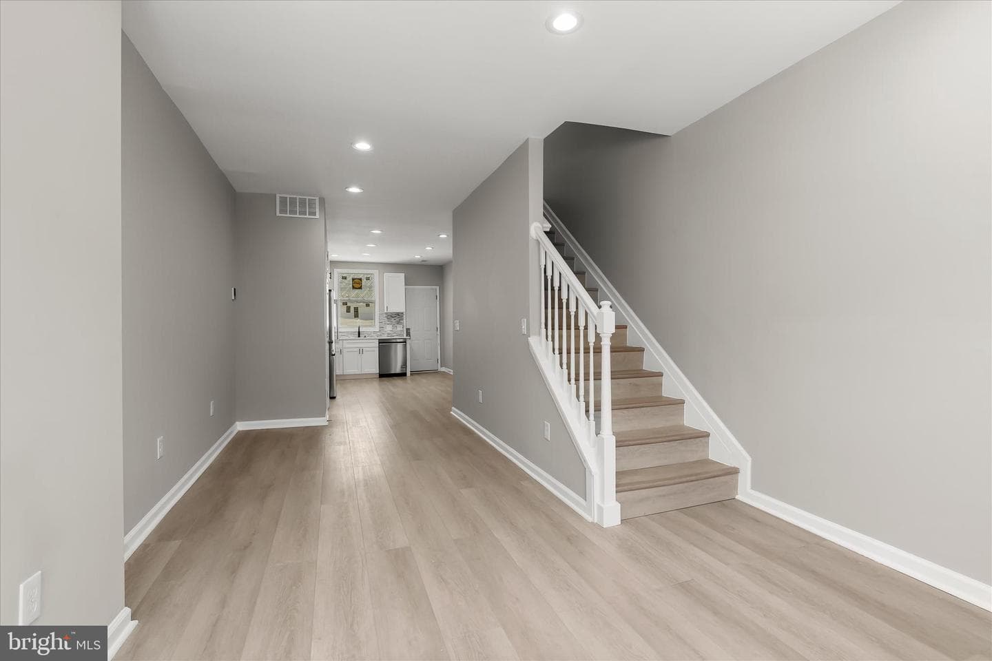 3922 Mount Pleasant Avenue photo 4