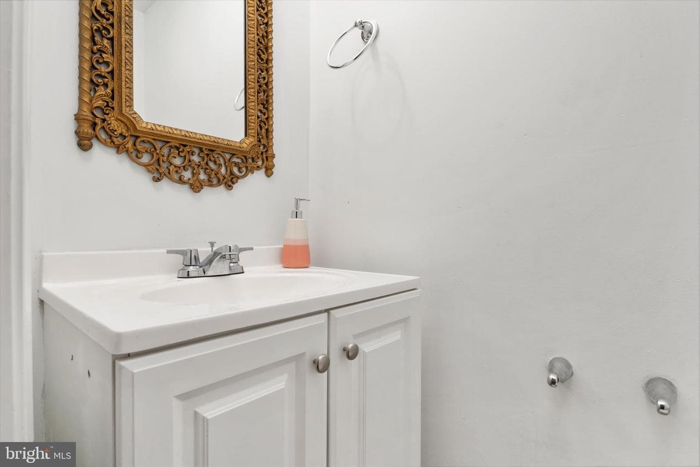 1218 Sargeant Street photo 8