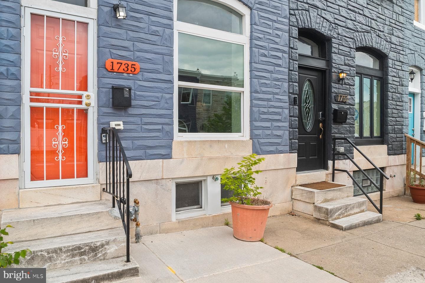 1735 Washington Street N photo 2