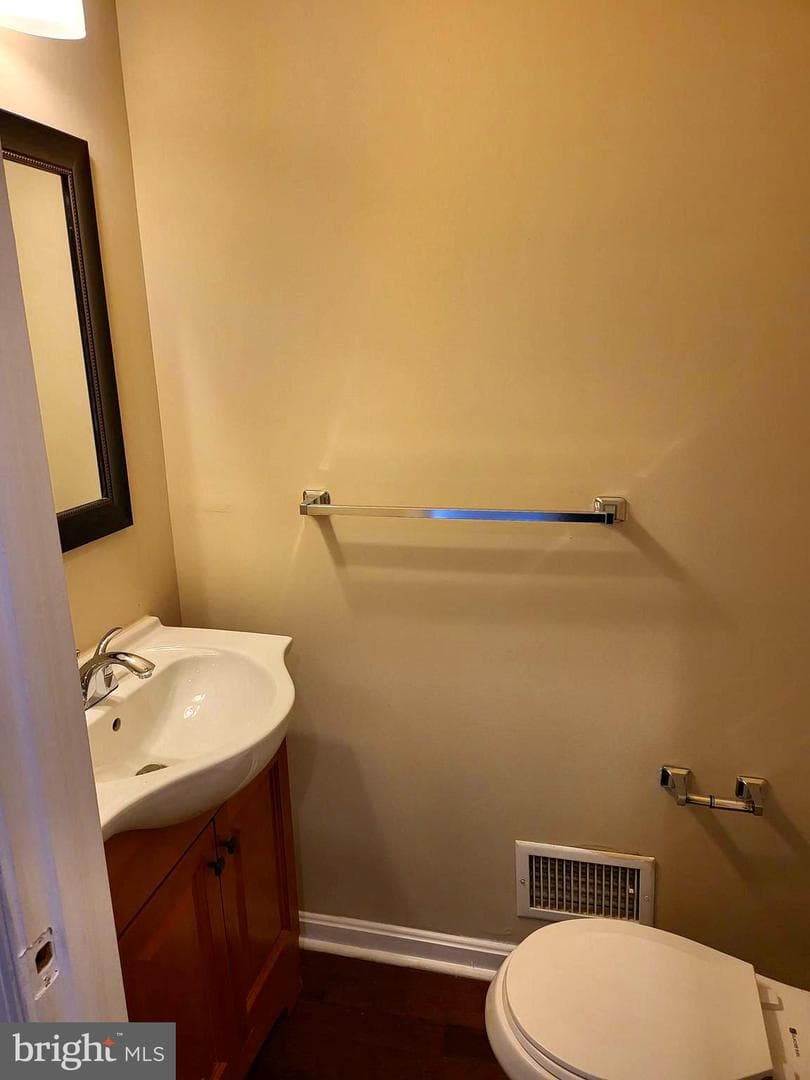 1403 N Bond Street photo 4