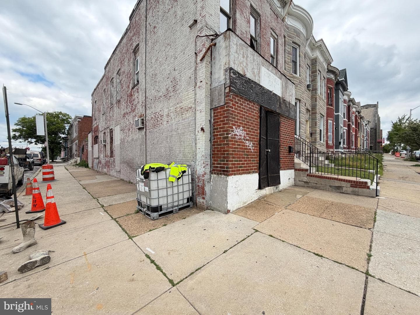 2140 W Baltimore Street photo 2