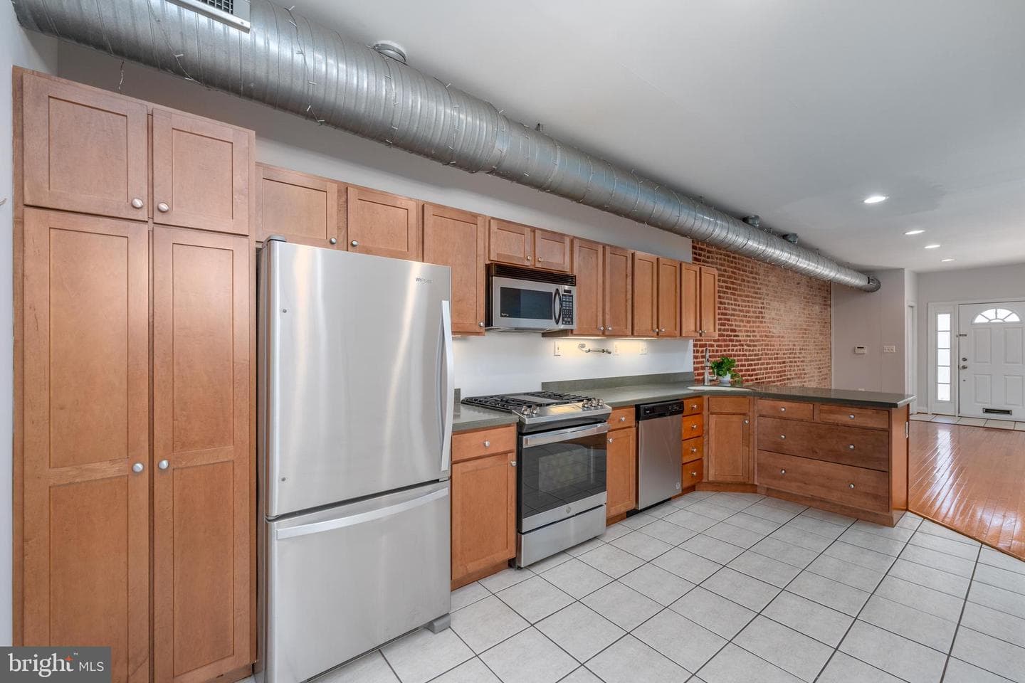 3233 Foster Avenue photo 10