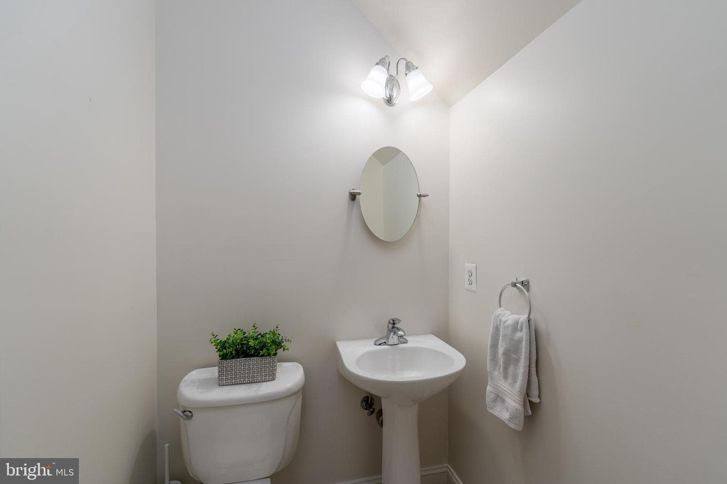 3233 Foster Avenue photo 11