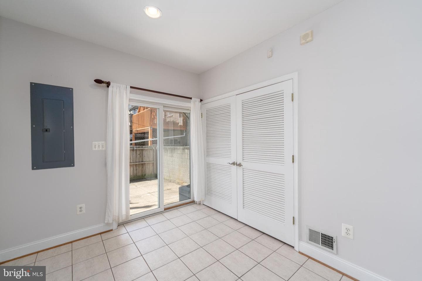 3233 Foster Avenue photo 13