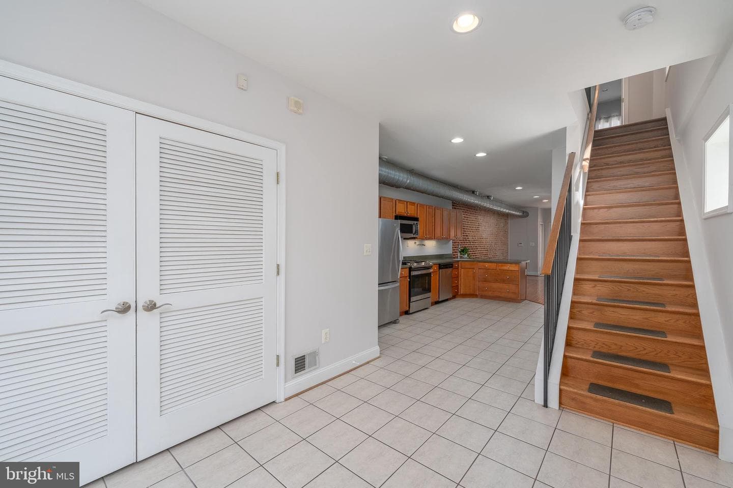 3233 Foster Avenue photo 14