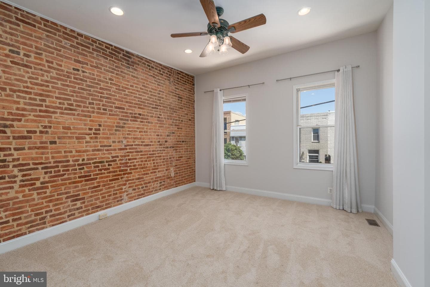 3233 Foster Avenue photo 16