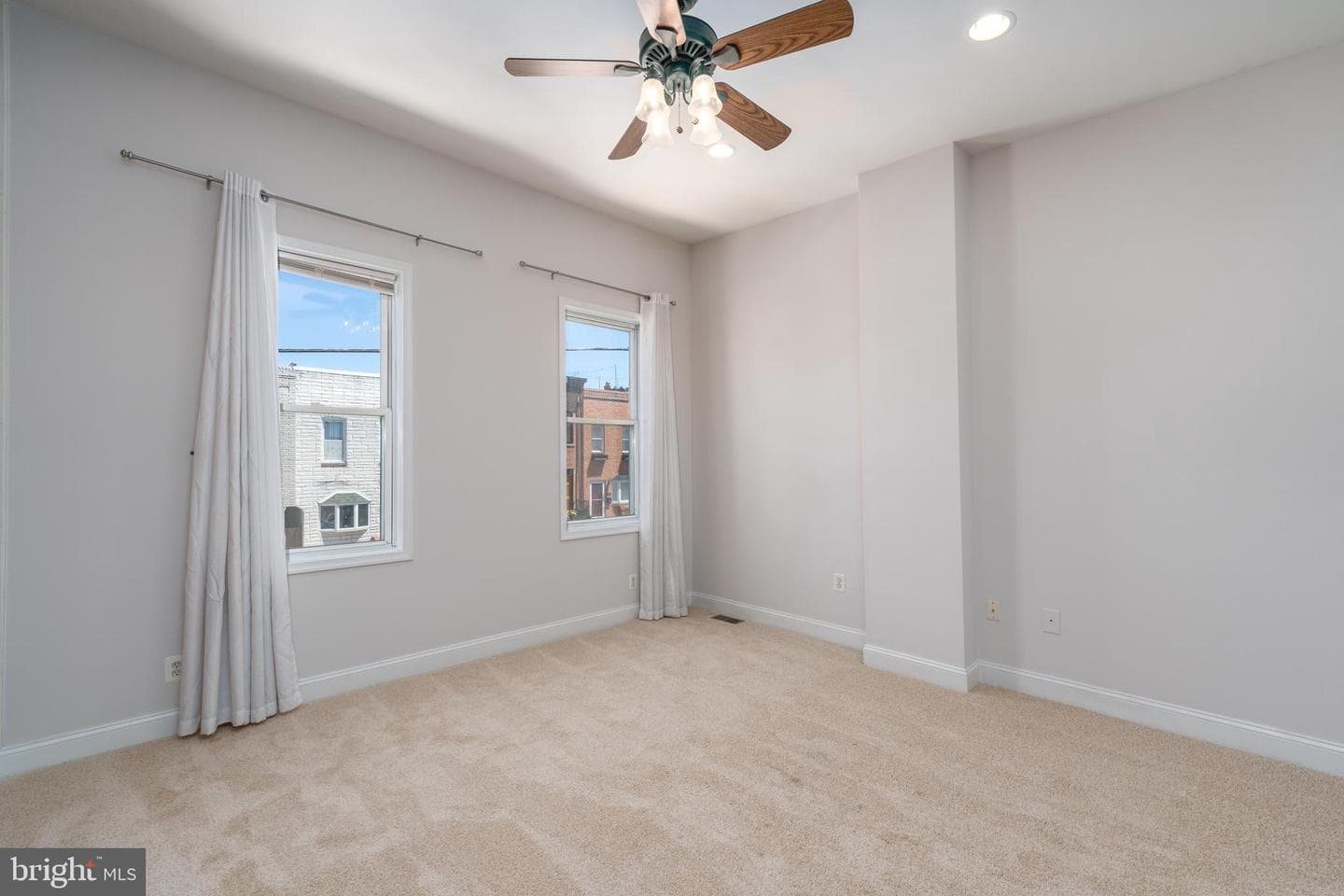 3233 Foster Avenue photo 17