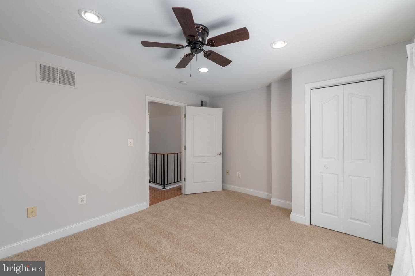 3233 Foster Avenue photo 21