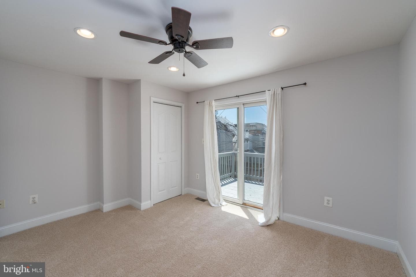 3233 Foster Avenue photo 23