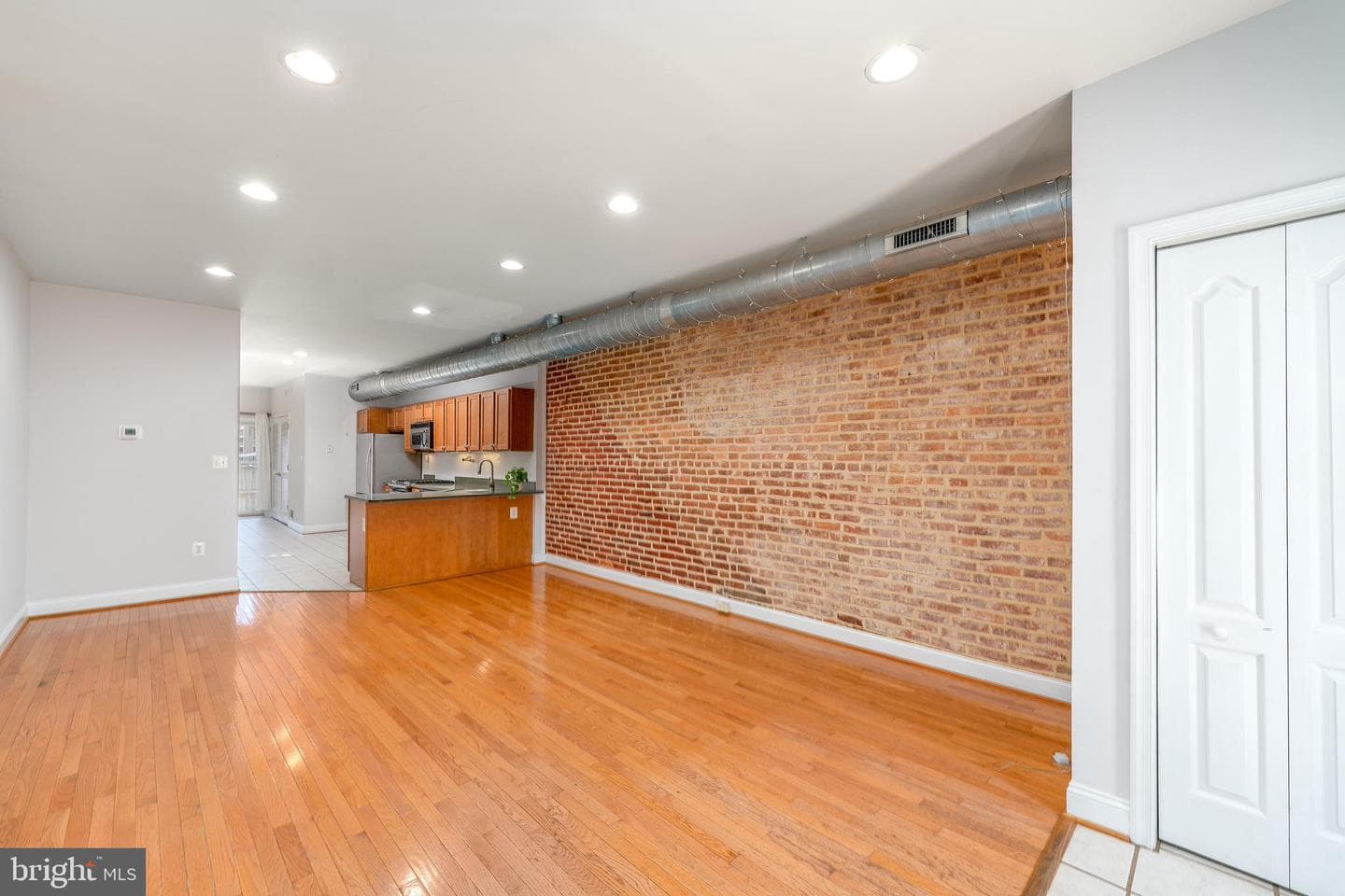 3233 Foster Avenue photo 4