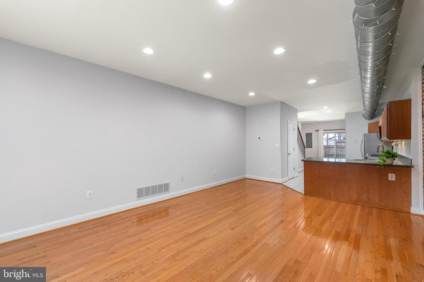 3233 Foster Avenue photo 5