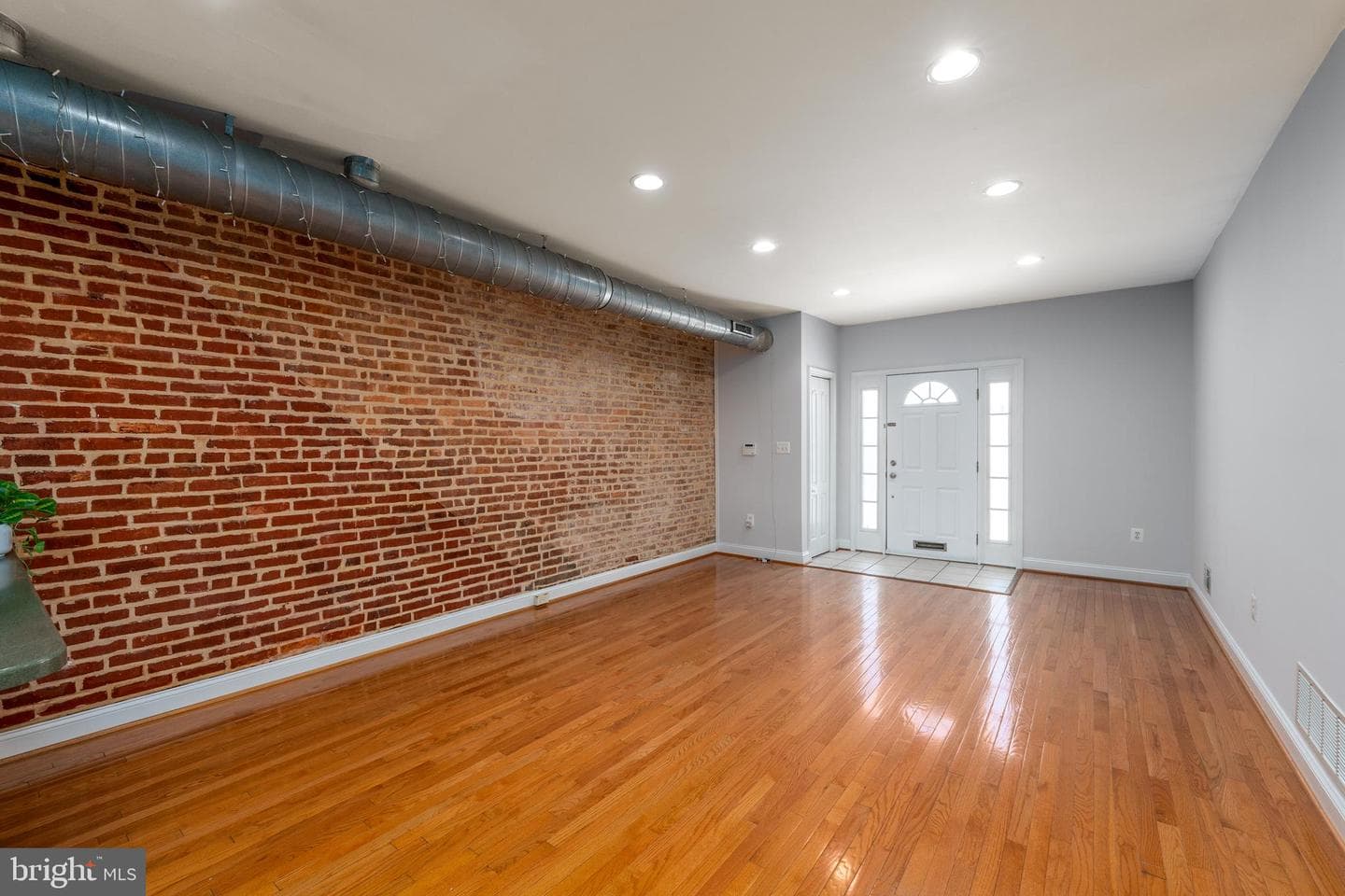 3233 Foster Avenue photo 6
