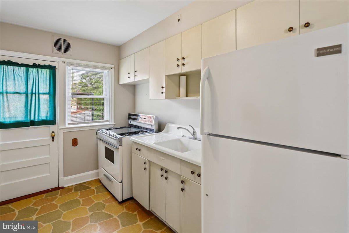 5108 Pembroke Avenue photo 13