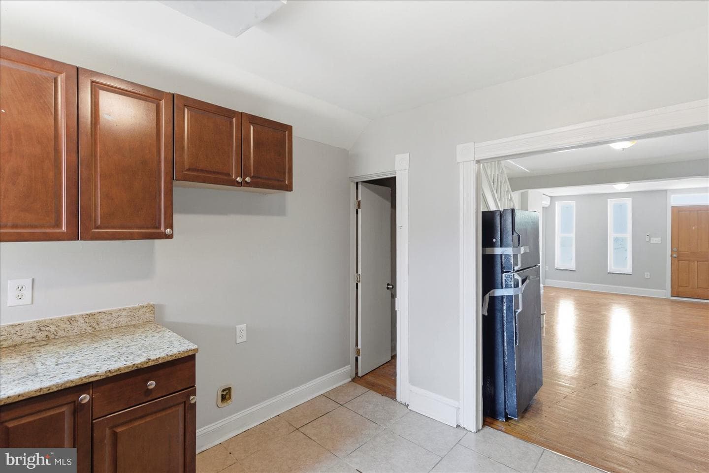 1208 W Cross Street photo 12