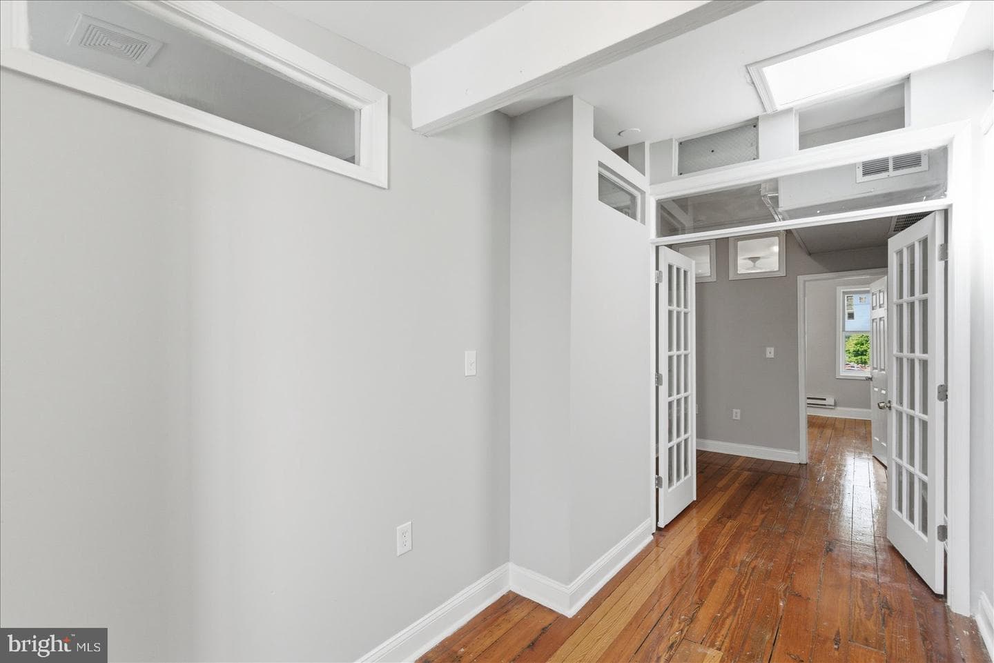 1208 W Cross Street photo 17