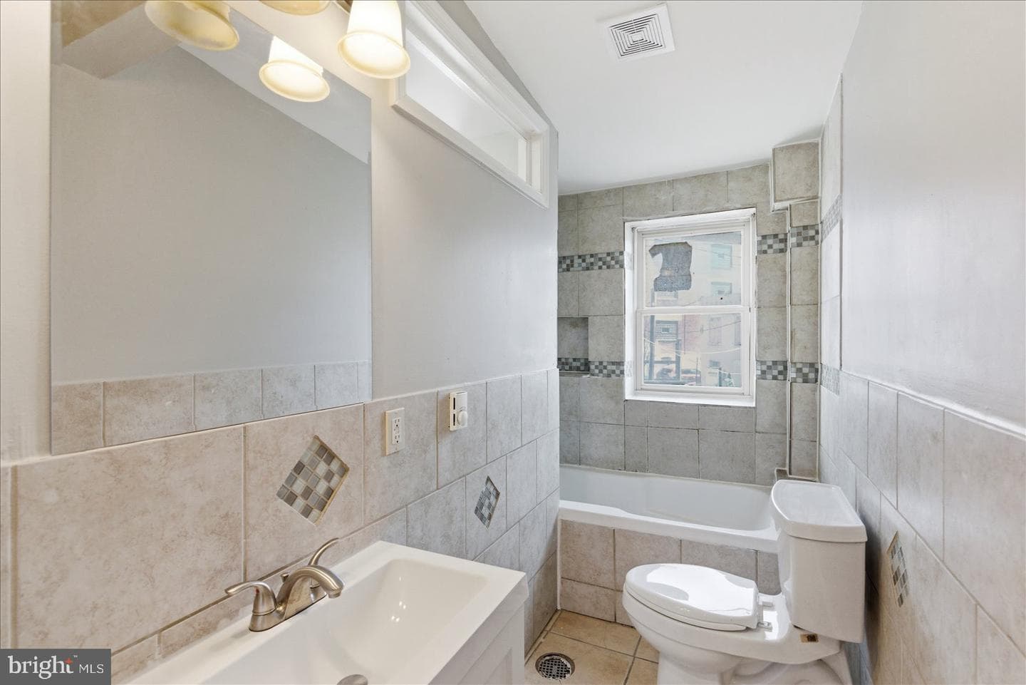 1208 W Cross Street photo 22