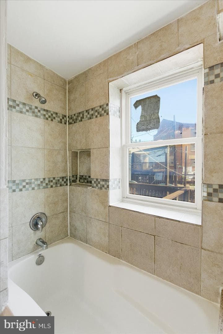 1208 W Cross Street photo 24