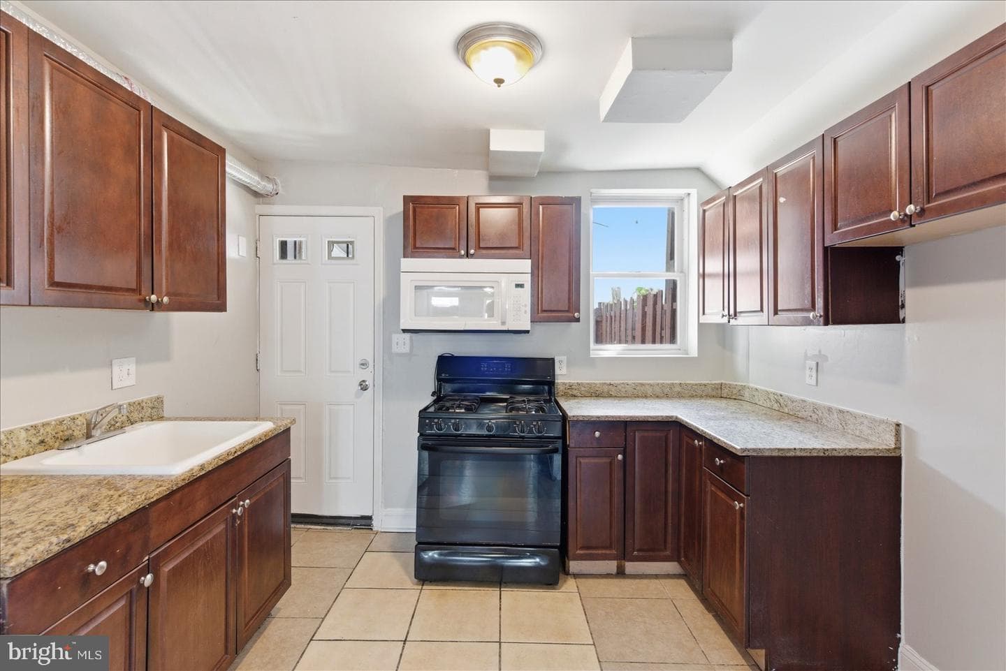 1208 W Cross Street photo 8