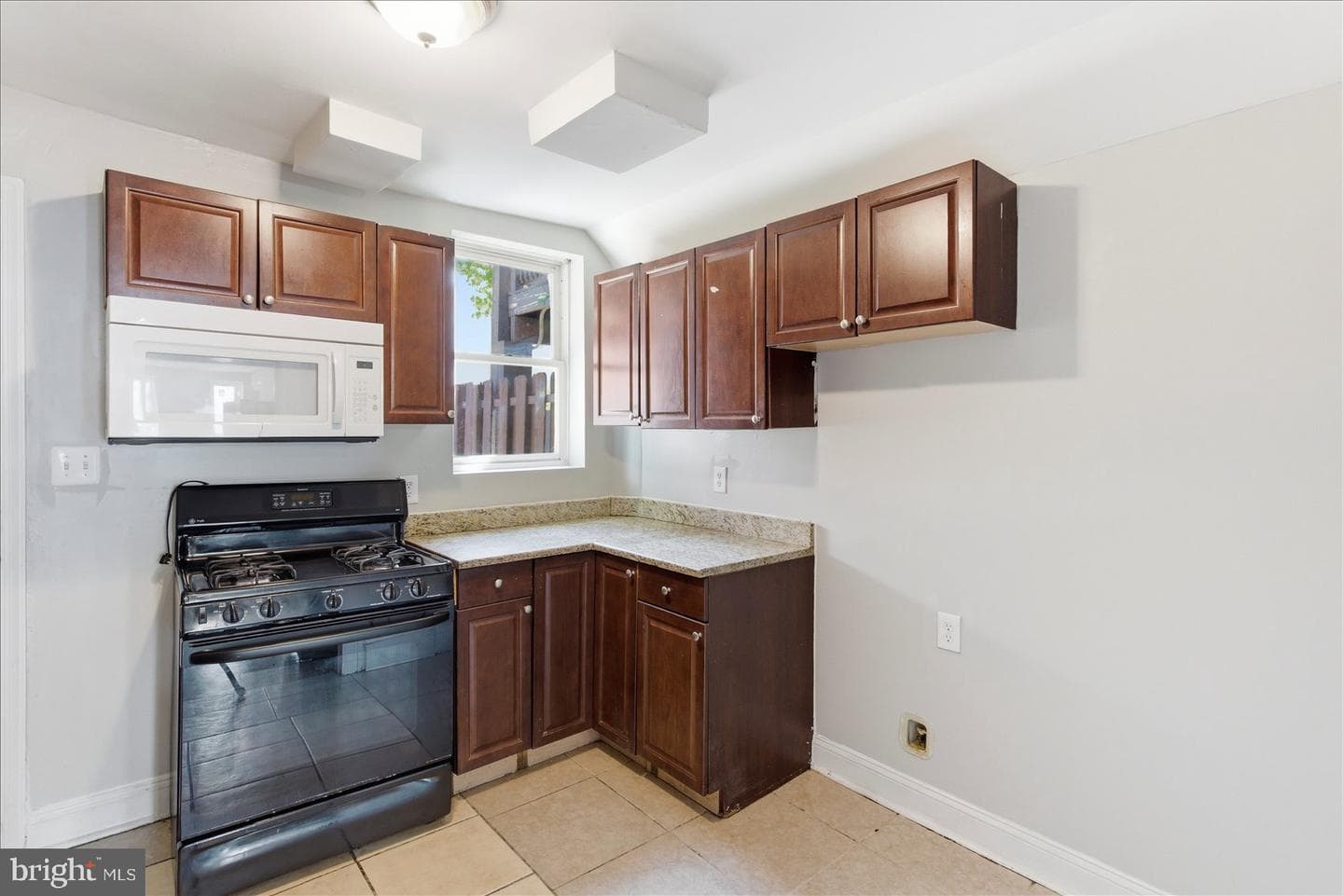 1208 W Cross Street photo 9