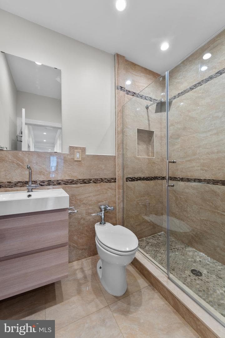 1 E Chase Street #305 photo 15