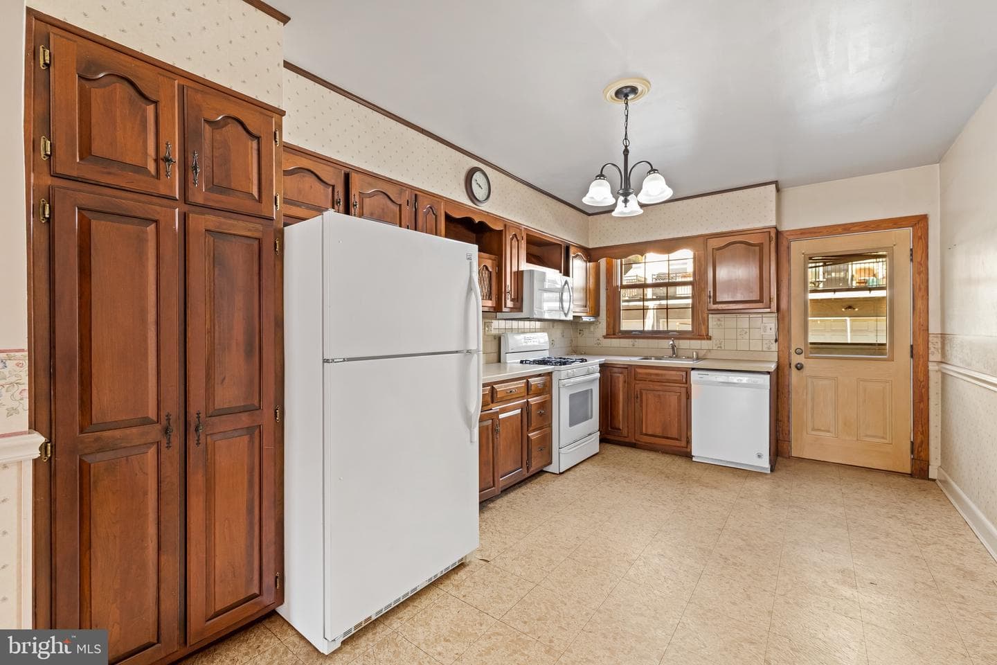 1414 Andre Street photo 8