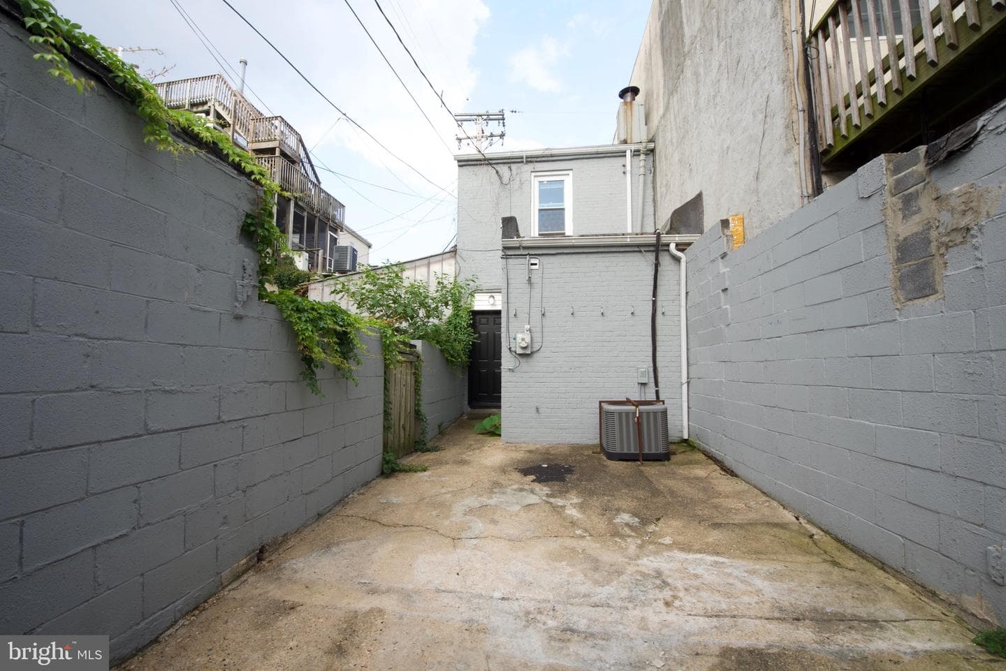 502 S Bradford St photo 32
