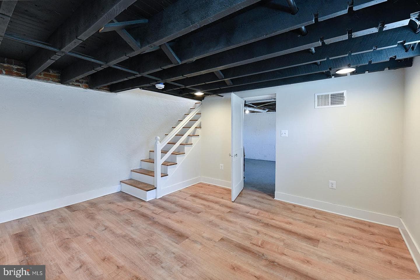 3617 N Rogers Avenue photo 33