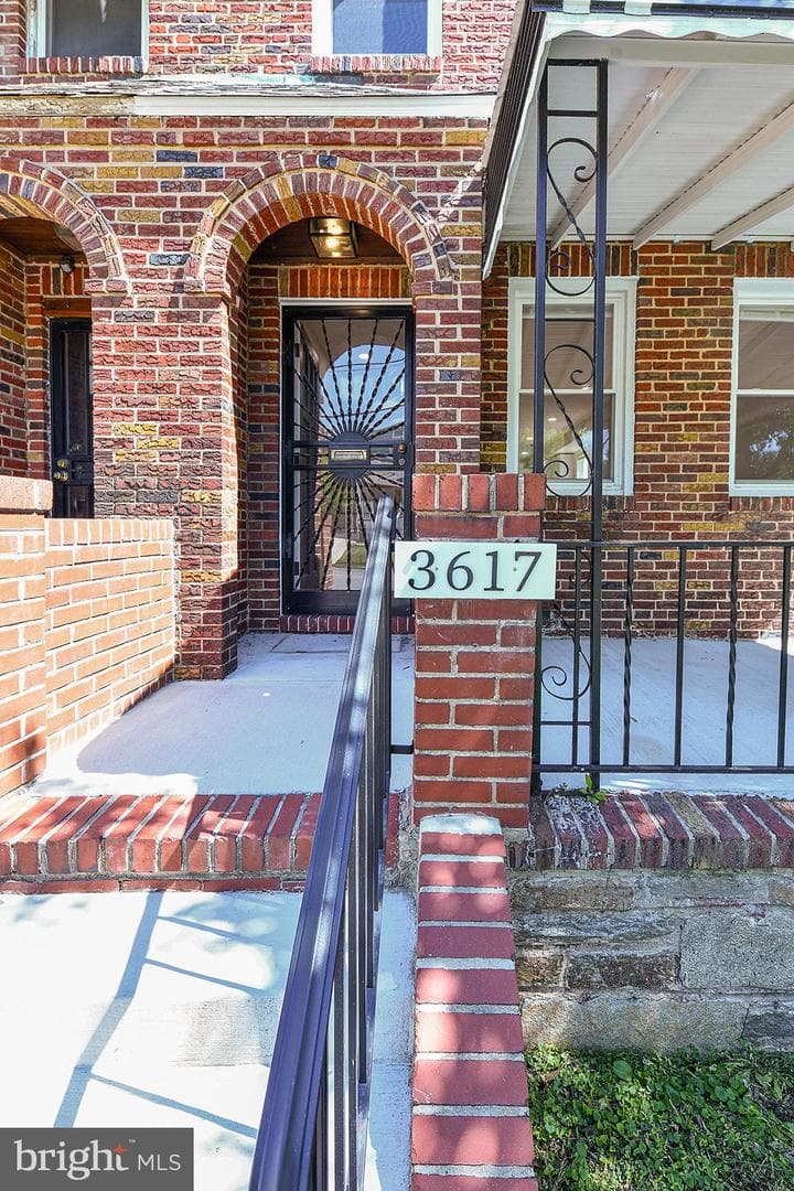 3617 N Rogers Avenue photo 5