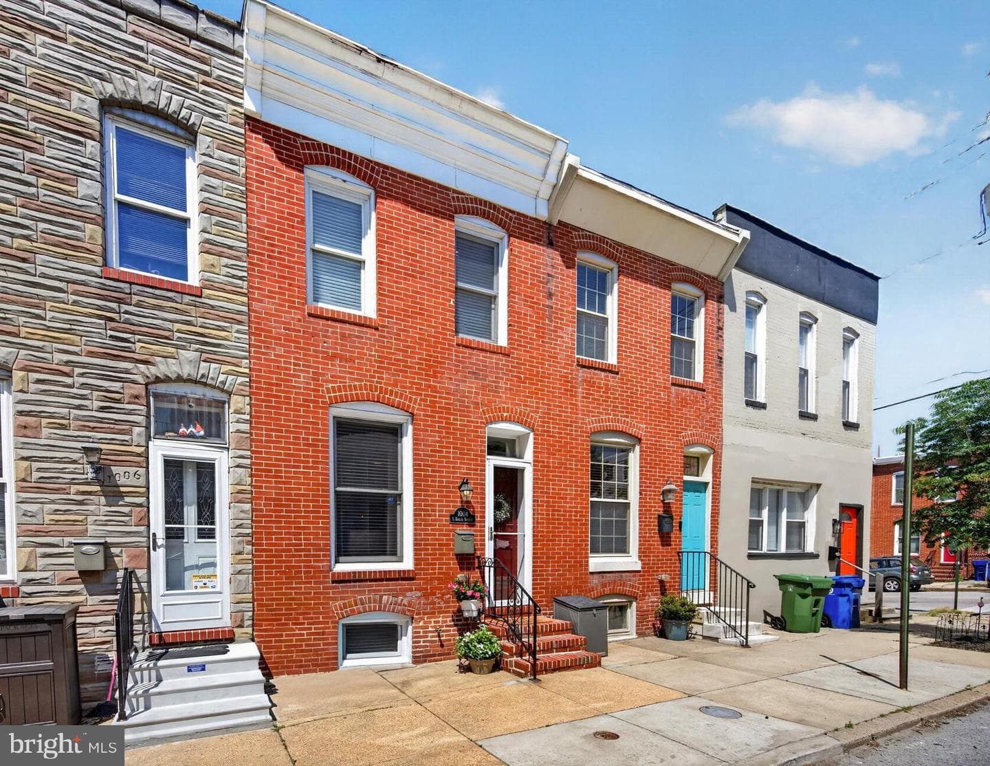 1004 Baylis Street photo 1