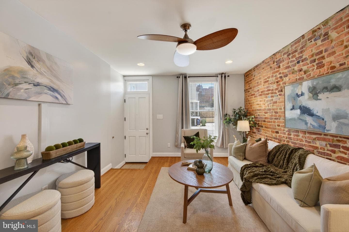1004 Baylis Street photo 11
