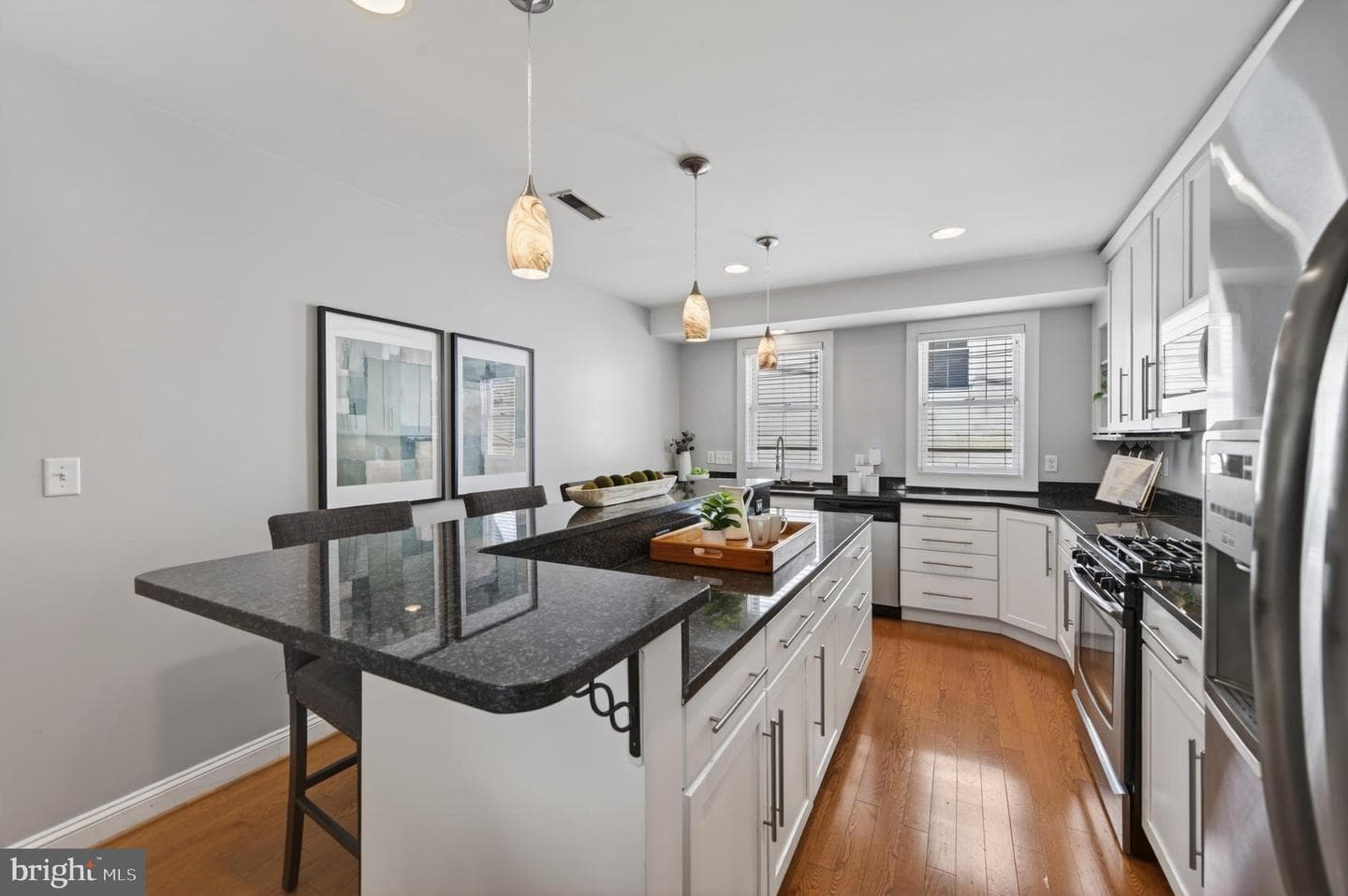 1004 Baylis Street photo 17