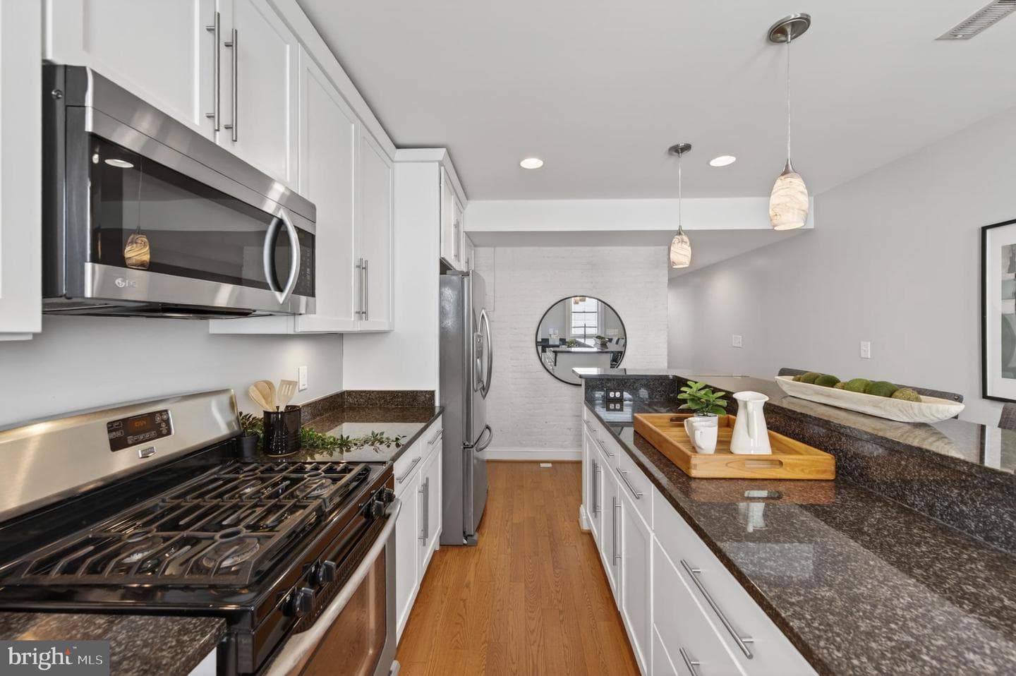 1004 Baylis Street photo 18