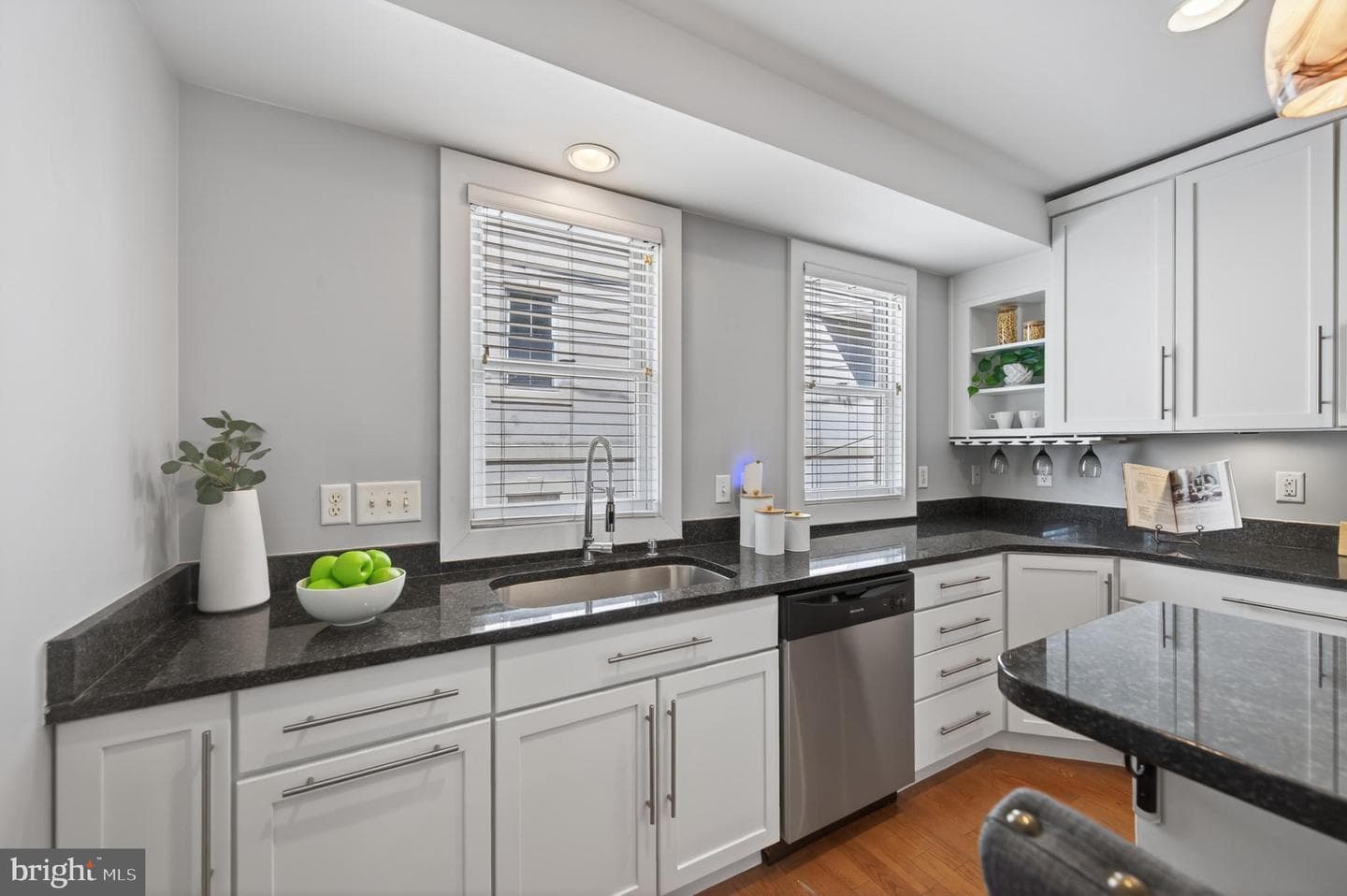 1004 Baylis Street photo 21